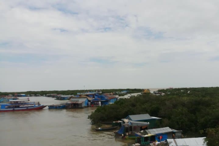 Sunset Cruise on Tonle Sap Lake from Siem Reap photo 3