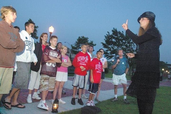 Olde Town Ghost Walk: Haunted Walking Tour of Historic Newport