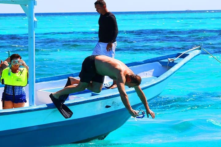 Roatán North Side Blue Channel & Starfish Snorkel with 20-Min JetSki and Transfer photo 4
