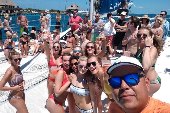 Day Trip Catamaran Cruise to Isla Mujeres from Cancun photo 4