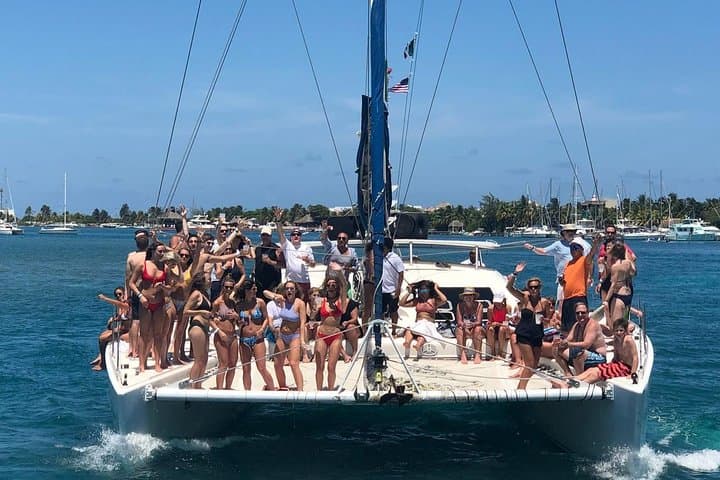 Day Trip Catamaran Cruise to Isla Mujeres from Cancun photo 5