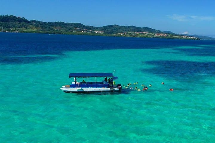Roatan Catamaran Snorkel: Shipwrecks, Starfish & Big Bight Beach Transfer photo 5