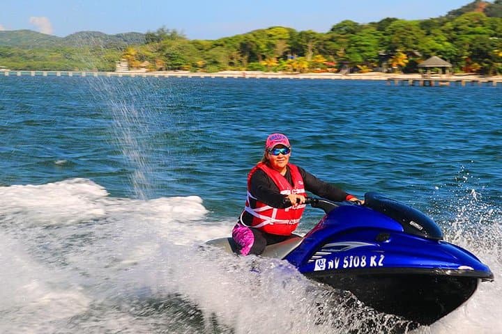 Roatán North Side Blue Channel & Starfish Snorkel with 20-Min JetSki and Transfer photo 6