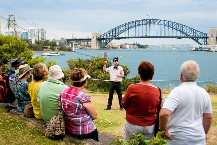 Convicts & Castles: Goat Island Walking Tour and Sydney Harbour Cruise