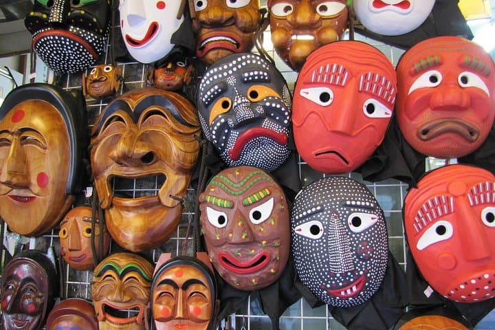 Explore Insadong: Private 3-Hour Art & Tea Walking Tour in Seoul photo 4