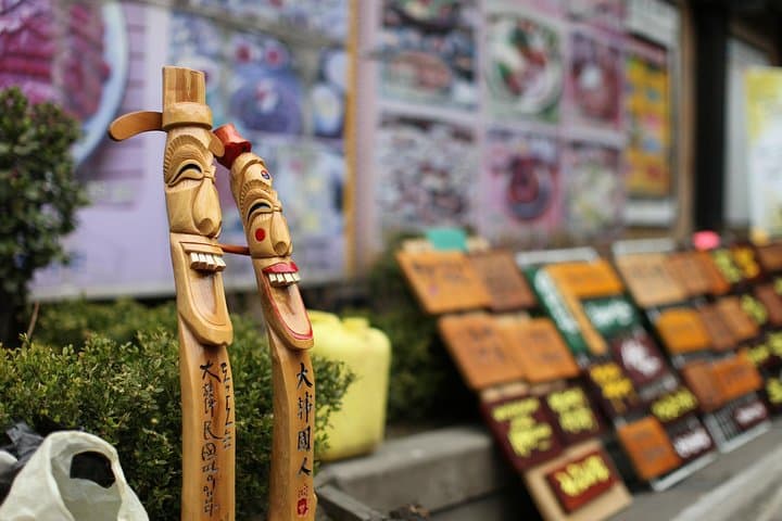 Explore Insadong: Private 3-Hour Art & Tea Walking Tour in Seoul photo 2