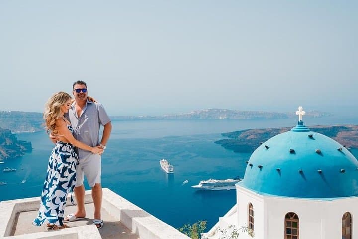 Santorini Photography Tour: Private 4‑Hour Photo Session in Oia & Imerovigli photo 3