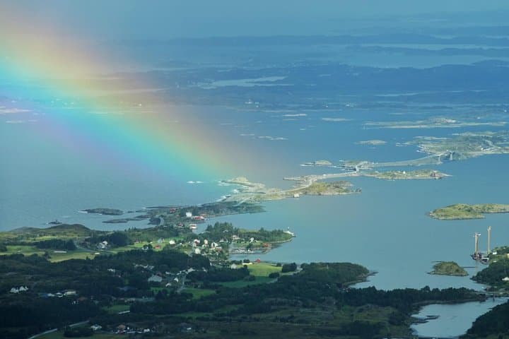 Atlantic Road Scenic Drive with Hikes and Beach Stops — Atlanterhavsveien Guide