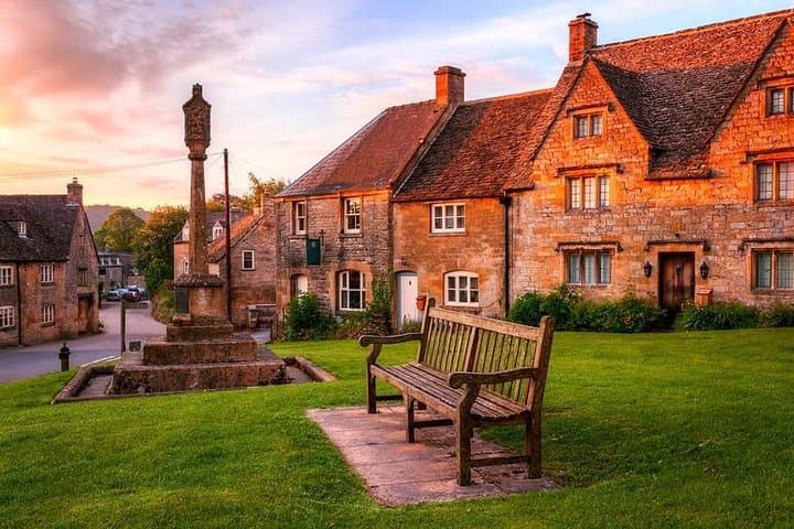 Private North Cotswold Tour — Off-the-Beaten-Track Villages in a Luxury Mercedes