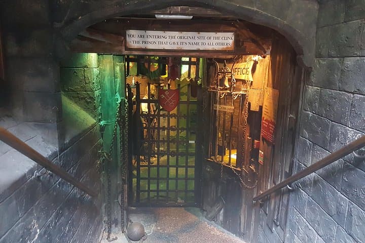 Westminster Walking Tour & Clink Prison Museum Entry — London Sights and History photo 2