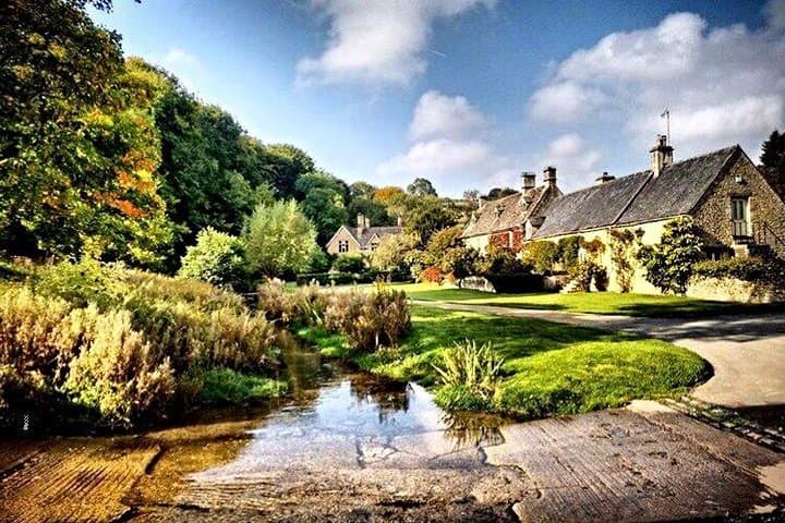 Private North Cotswold Tour — Off-the-Beaten-Track Villages in a Luxury Mercedes photo 5