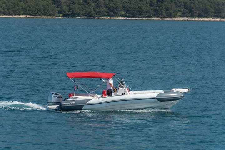 Private Blue Lagoon & Šolta Speedboat Tour from Split — Full Day photo 6