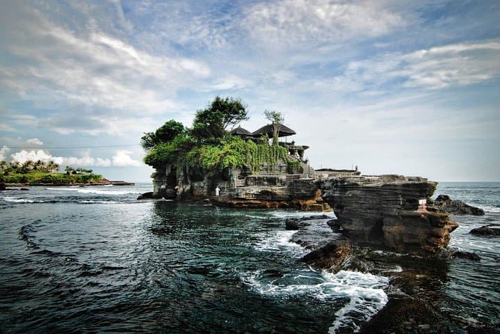 Tanah Lot and Uluwatu Temple Tour: Cliff-Top Sunsets and Coastal Culture in Bali