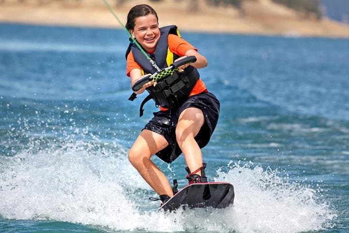 Aruba Water Skiing & Wakeboarding: 30-Minute High-Speed Ride from Oranjestad