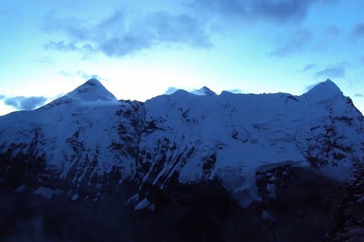 Island Peak Climbing Adventures: 3-Week Khumbu Expedition Guide photo 4