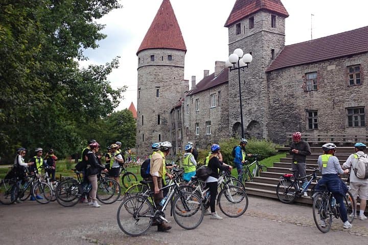 Tallinn Bike Tour from Cruise Port: Kadriorg, Old Town & Seaside Ride photo 6