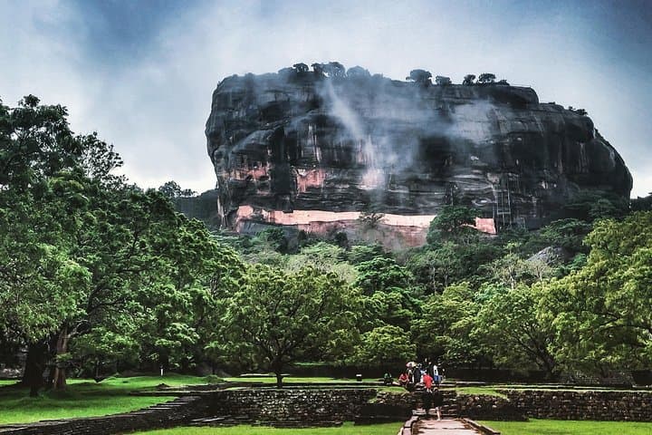 4-Day Cultural Circuit: Kandy, Sigiriya, Trincomalee & Anuradhapura from Negombo