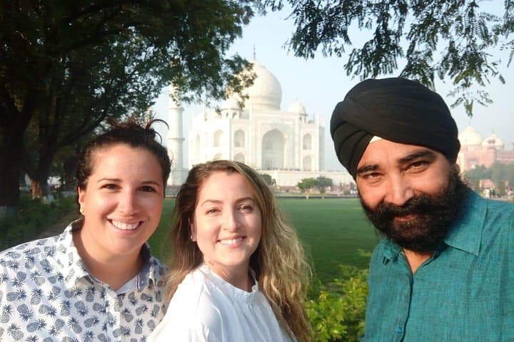 Walk to the Taj Mahal and Agra Fort: Guided Walking Tour Without a Car photo 1