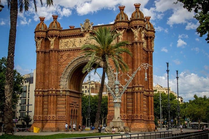 Barcelona Highlights Small-Group Tour: Sagrada Família, Gothic Quarter & Montjuïc
