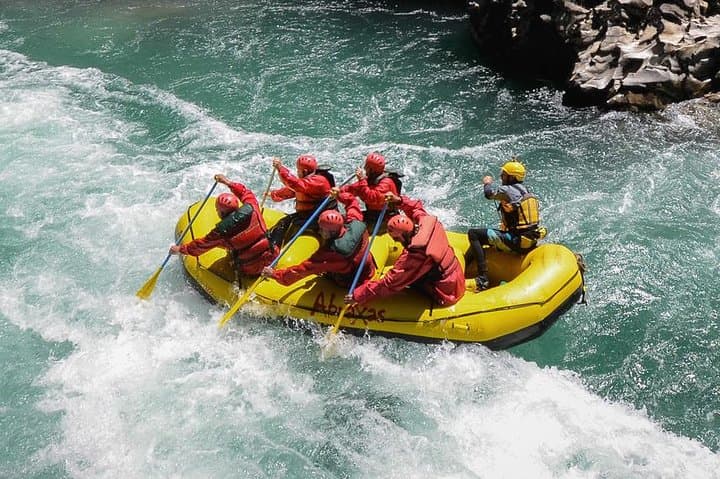 Three-day Bariloche adventure: Circuito Chico, Seven Lakes & Manso rafting