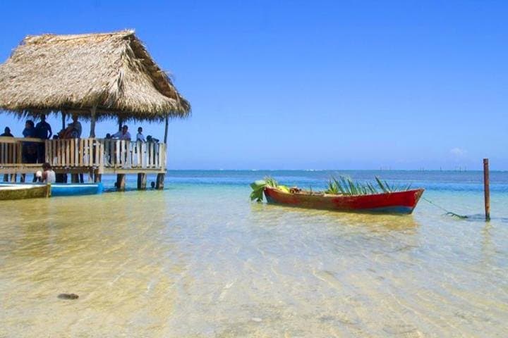 Isery Pirate Boat Adventure plus East End Highlights — Roatán East End Tour photo 2