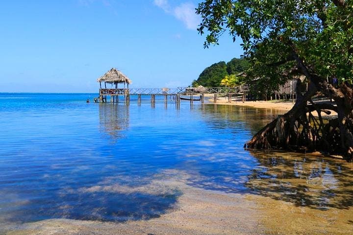 Isery Pirate Boat Adventure plus East End Highlights — Roatán East End Tour photo 3