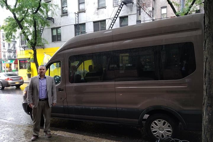 Private Manhattan Sightseeing Service: 4-Hour Custom NYC Van Tour
