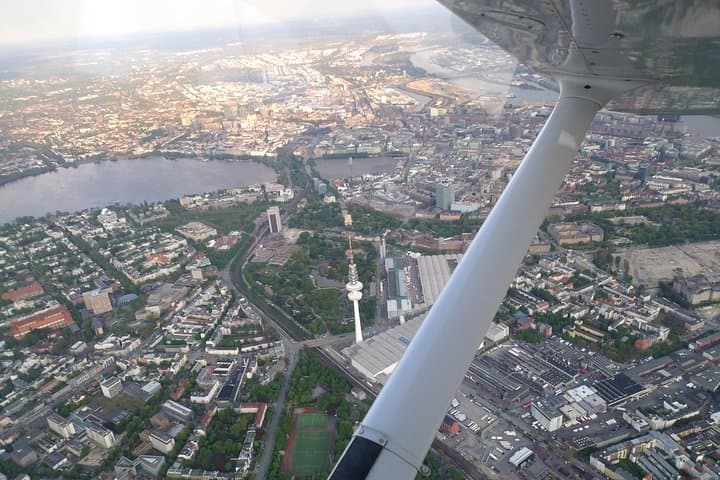 Private Sightseeing Flight Over Hamburg: One-Hour Scenic Air Tour from Uetersen photo 6