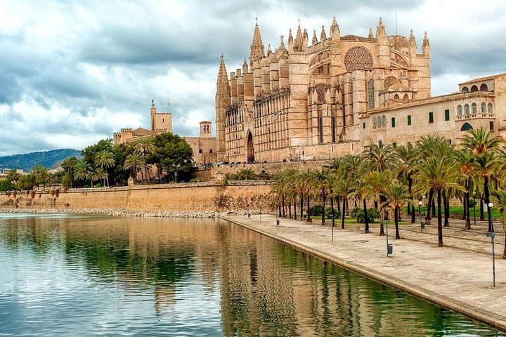 Half-Day Palma de Mallorca Cultural Walking Tour with Hotel Pickup