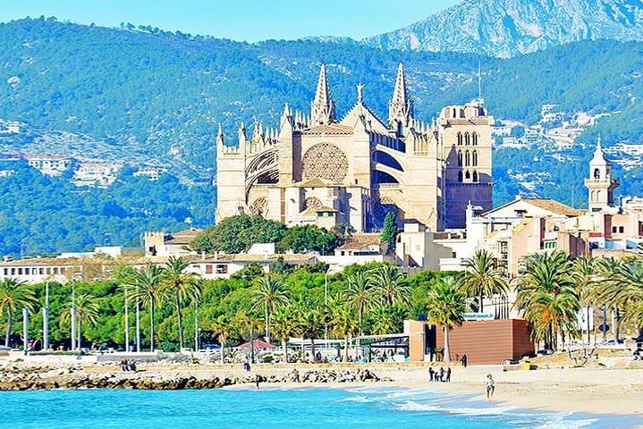 Half-Day Palma de Mallorca Cultural Walking Tour with Hotel Pickup photo 3