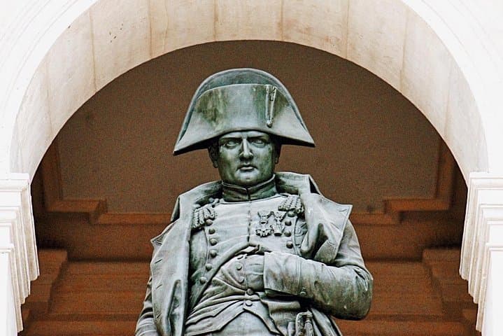 Invalides Dome & Napoleon: Skip-the-Line Semi-Private Tour in Paris
