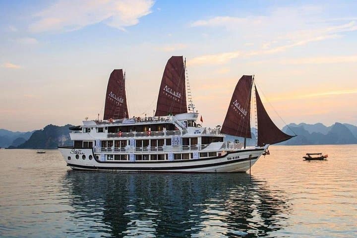 Halong Bay 2-Day 1-Night Aclass Stellar 4-Star Cruise: Overnight on Limestone Karsts