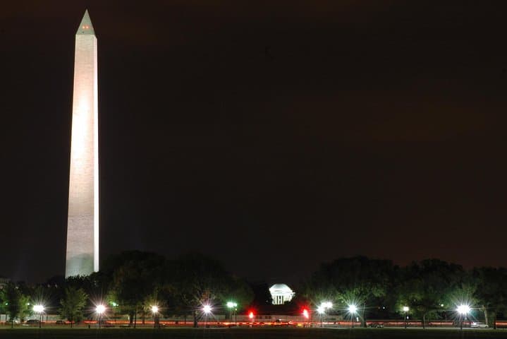Washington DC Holiday Lights Tour & Old Town Alexandria Evening Bus Guide photo 5