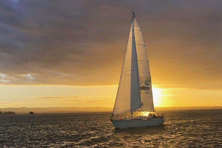 Auckland Harbour Dinner Cruise: 3-Course Sail & City Sights