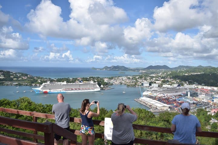 Soufriere Tour: Sulfur Springs, Pitons & Tet Paul Views in St. Lucia