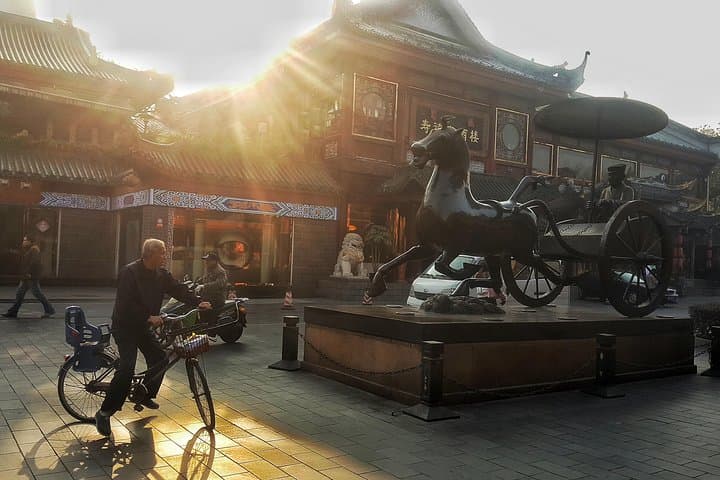 Cultural Chengdu In-Depth: Taichi, Calligraphy & Tea at People's Park photo 3