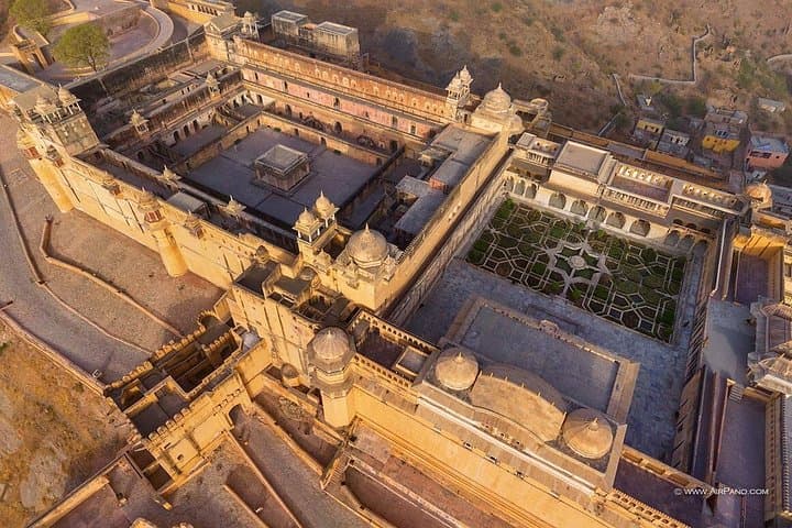 Private Jaipur Sightseeing: Amber Fort, Jal Mahal & City Palace in a Day photo 6