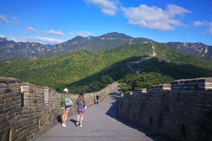 Three-Section Great Wall Day Tour: Mutianyu, Huanghuacheng & Xiangshuihu
