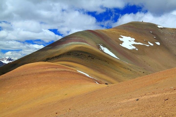 Full-Day Rainbow Mountain & Red Valley Trek from Cusco — Vinicunca & Valle Rojo Guide photo 4