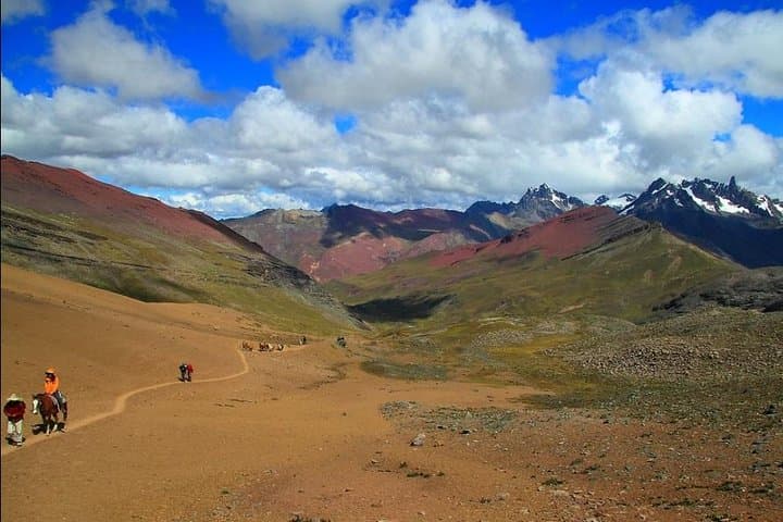 Full-Day Rainbow Mountain & Red Valley Trek from Cusco — Vinicunca & Valle Rojo Guide photo 6