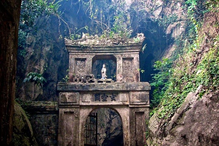 Explore Marble Mountains: Pagodas, Caves & Non Nuoc Stone Village Tour photo 3