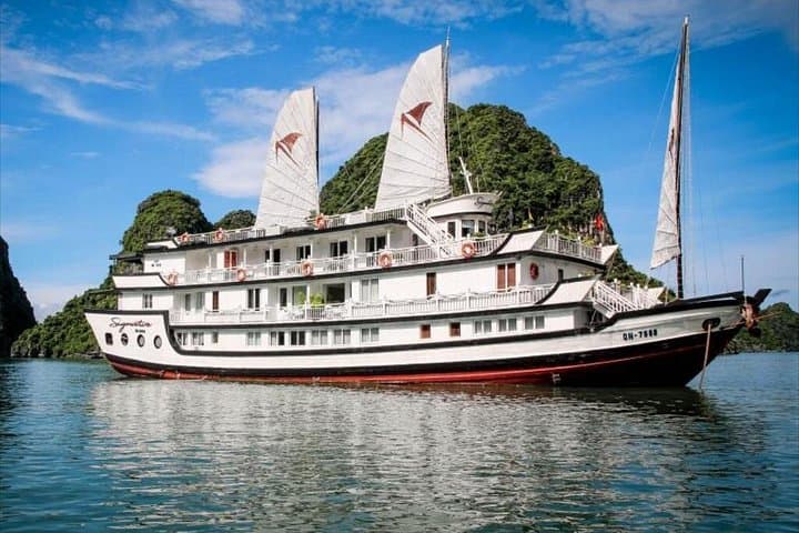 Halong Bay Overnight: Signature Royal 2-Day Cruise in Bai Tu Long Bay photo 1