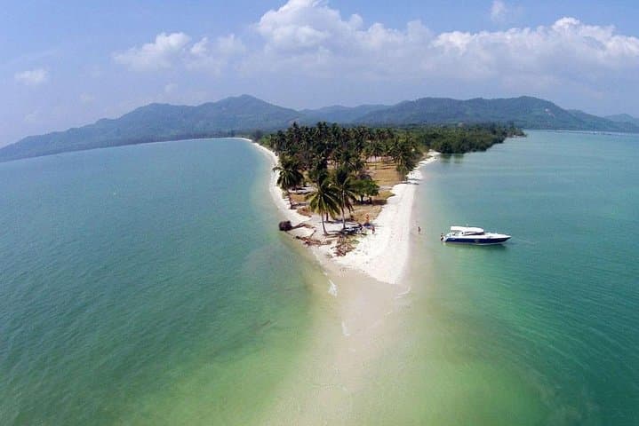 Luxury Small-Group Phang Nga Bay Speedboat Tour: James Bond Island, Koh Hong & Cave Canoeing photo 5