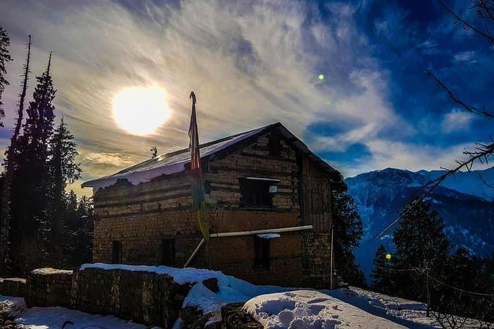 Back-Country Snow Adventures in Sethan Village — 3-Day Hampta Valley Snow Trek & Lodge Stay