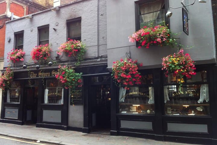 Private Historic Pub Tour in London with a Drinks Expert photo 2