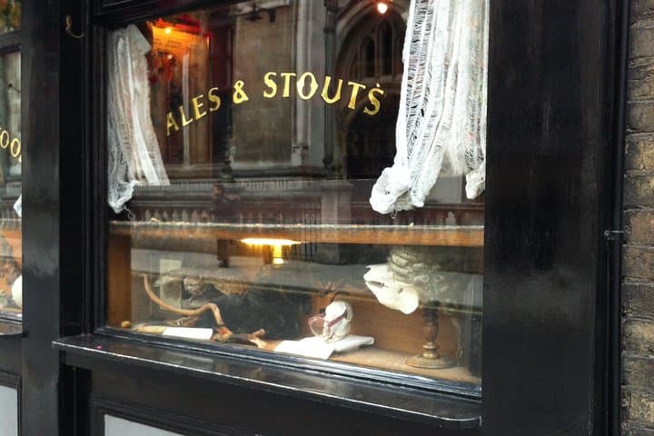 Private Historic Pub Tour in London with a Drinks Expert photo 4