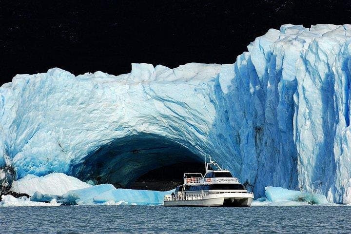 Perito Moreno Glacier Full-Day Tour with Boat Navigation from El Calafate photo 5