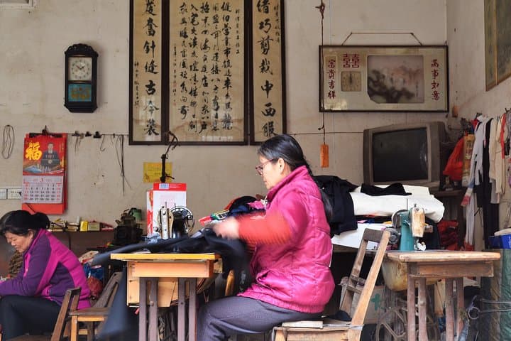 Xingping & Xianggong Hill Day Tour: Li River Views, Cycling and Bamboo Rafts photo 5