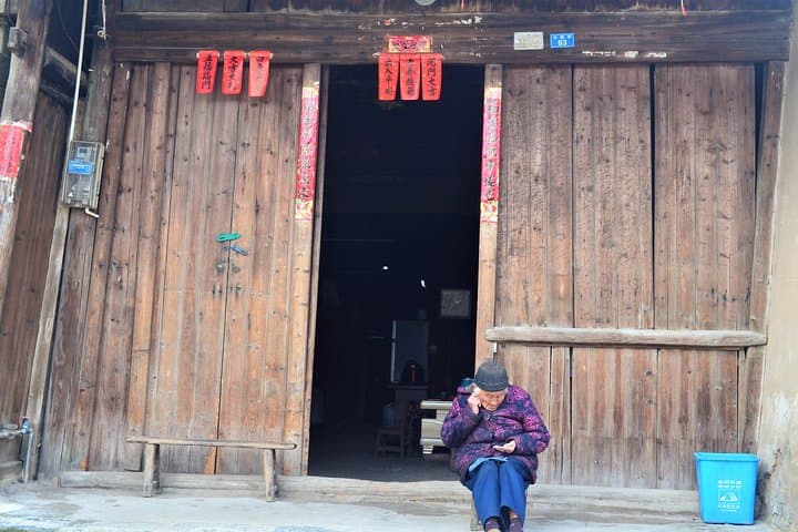 Xingping & Xianggong Hill Day Tour: Li River Views, Cycling and Bamboo Rafts photo 6