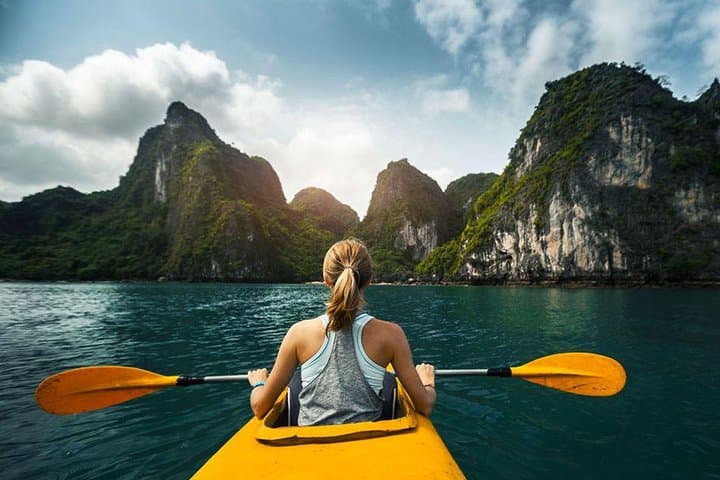 Halong Bay Half-Day Cruise: Kayaking, Thien Cung Cave & Lunch photo 5